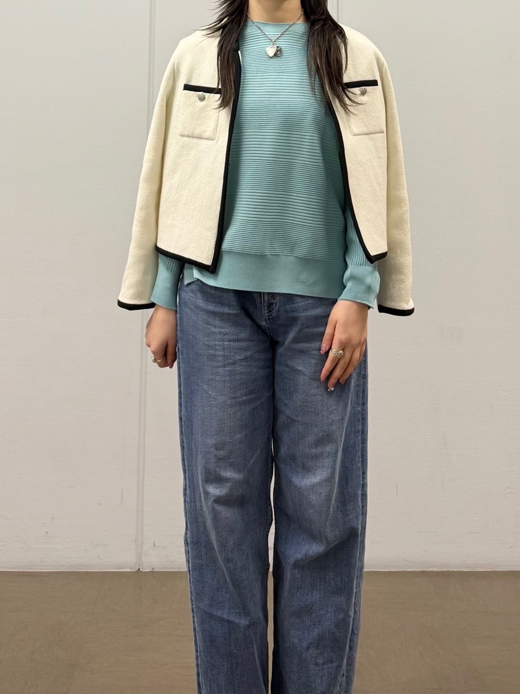 mizukiさんの「INDIVI｜【軽量】ブークレジャケット ニットカーディガン」を使ったコーディネート