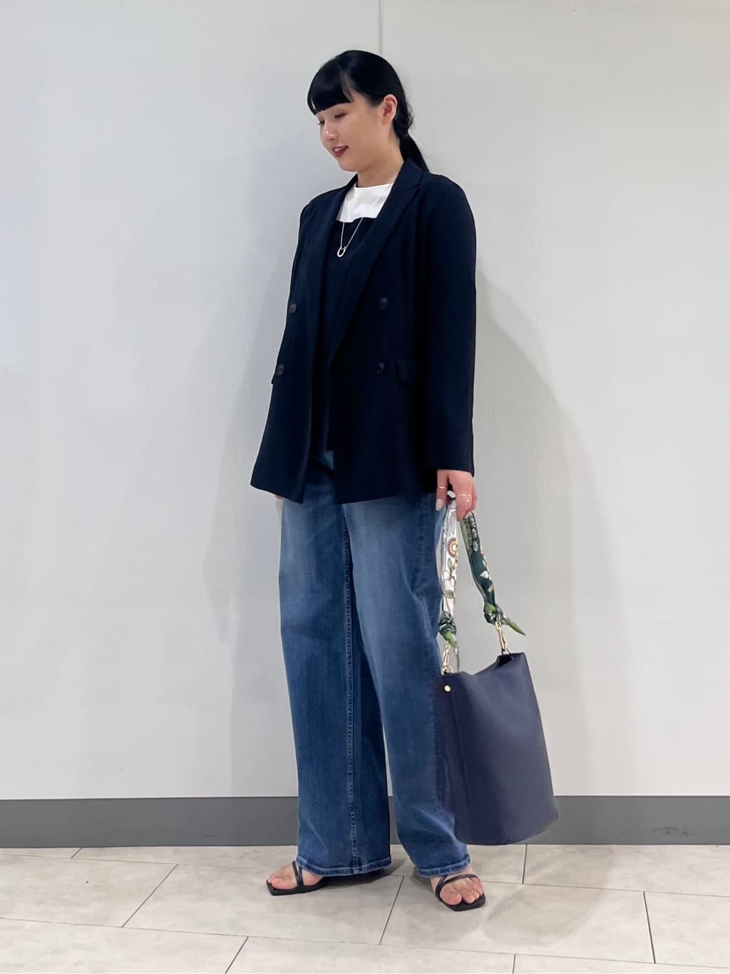 hasuさんの「INDIVI｜【洗える／多機能／SETUP可】着る日傘ダブルジャケット」を使ったコーディネート