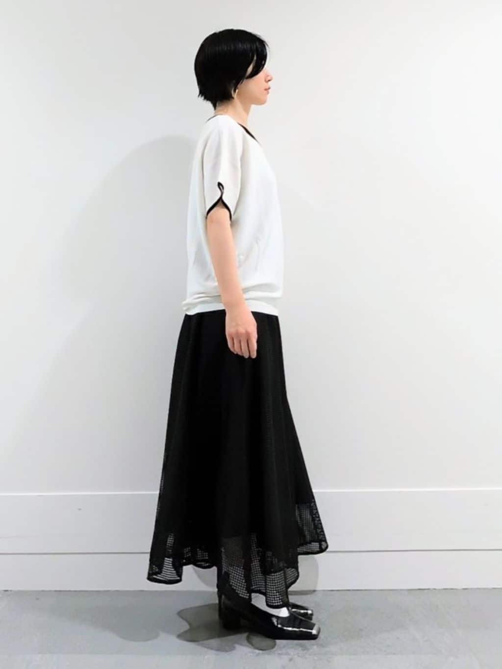 ミズタさんの「UNTITLED｜【11色展開/体型カバー】前後2WAYフレンチスリーブニット」を使ったコーディネート