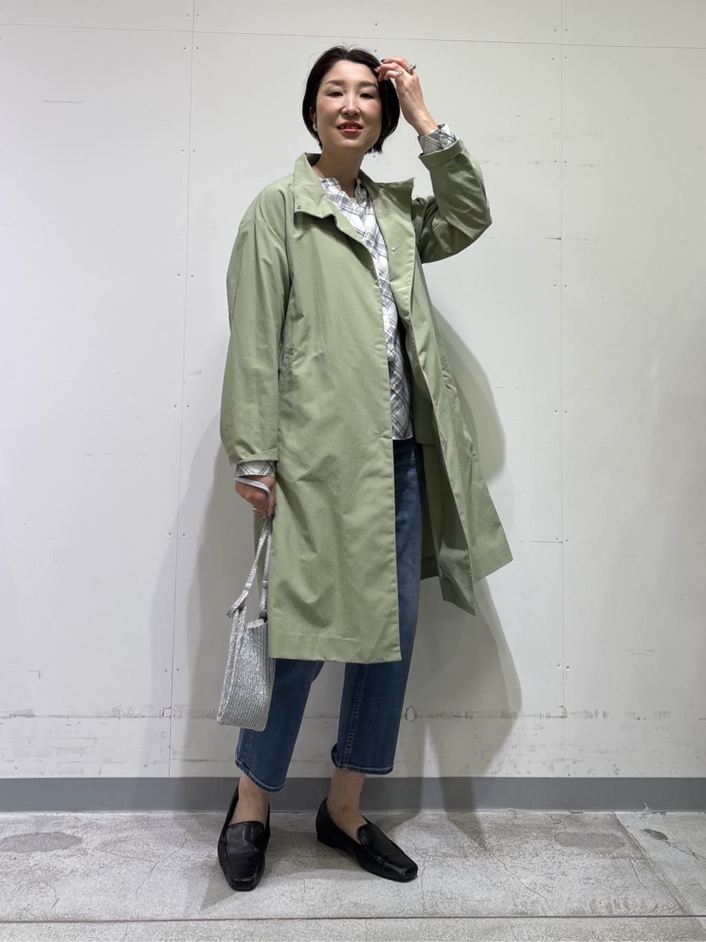 yuriさんの「INDIVI｜【撥水／軽量】ミニマル スタンドカラーコート」を使ったコーディネート