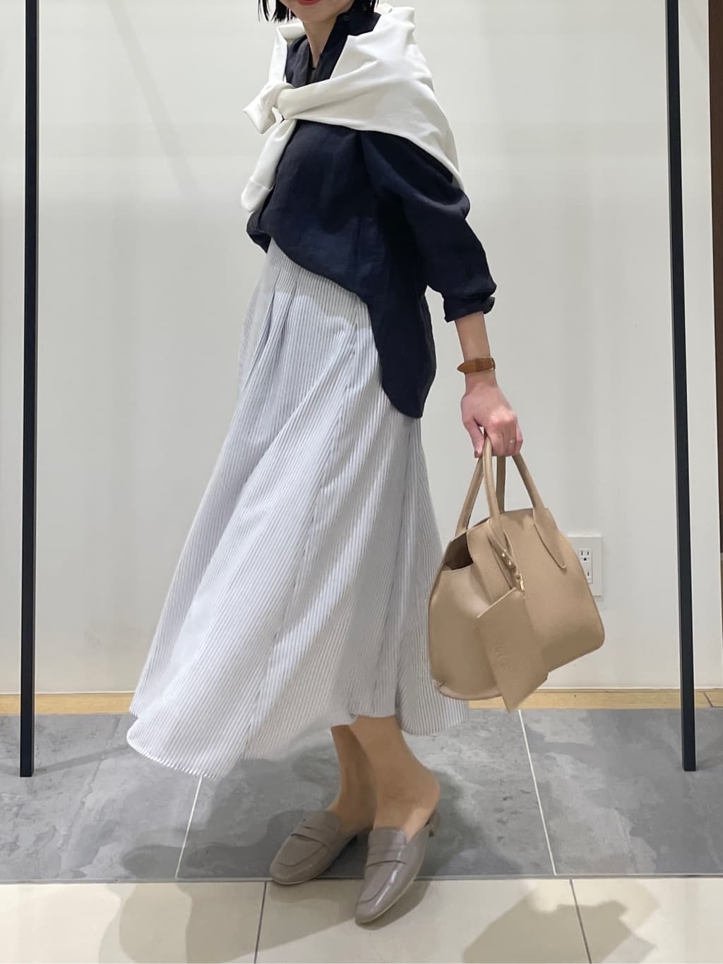shihoさんの「INDIVI｜【接触冷感／2WAY】カシュクールリネンシャツ」を使ったコーディネート