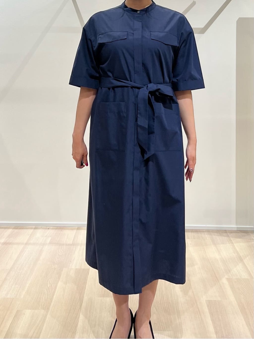 TOMOMIさんの「UNTITLED｜【洗える/前開きボタン】シャンブレーシャツワンピース」を使ったコーディネート