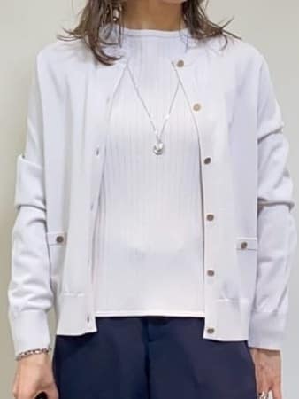 tomoさんの「UNTITLED｜【アンサンブル可/洗える】クルーネックニットカーディガン」を使ったコーディネート