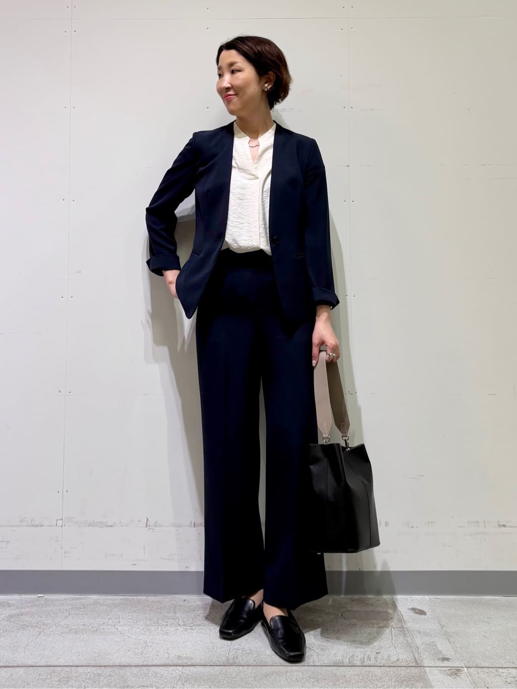 yuriさんの「INDIVI｜【洗える／UVケア／SETUP可能】ウール調ワイドパンツ」を使ったコーディネート