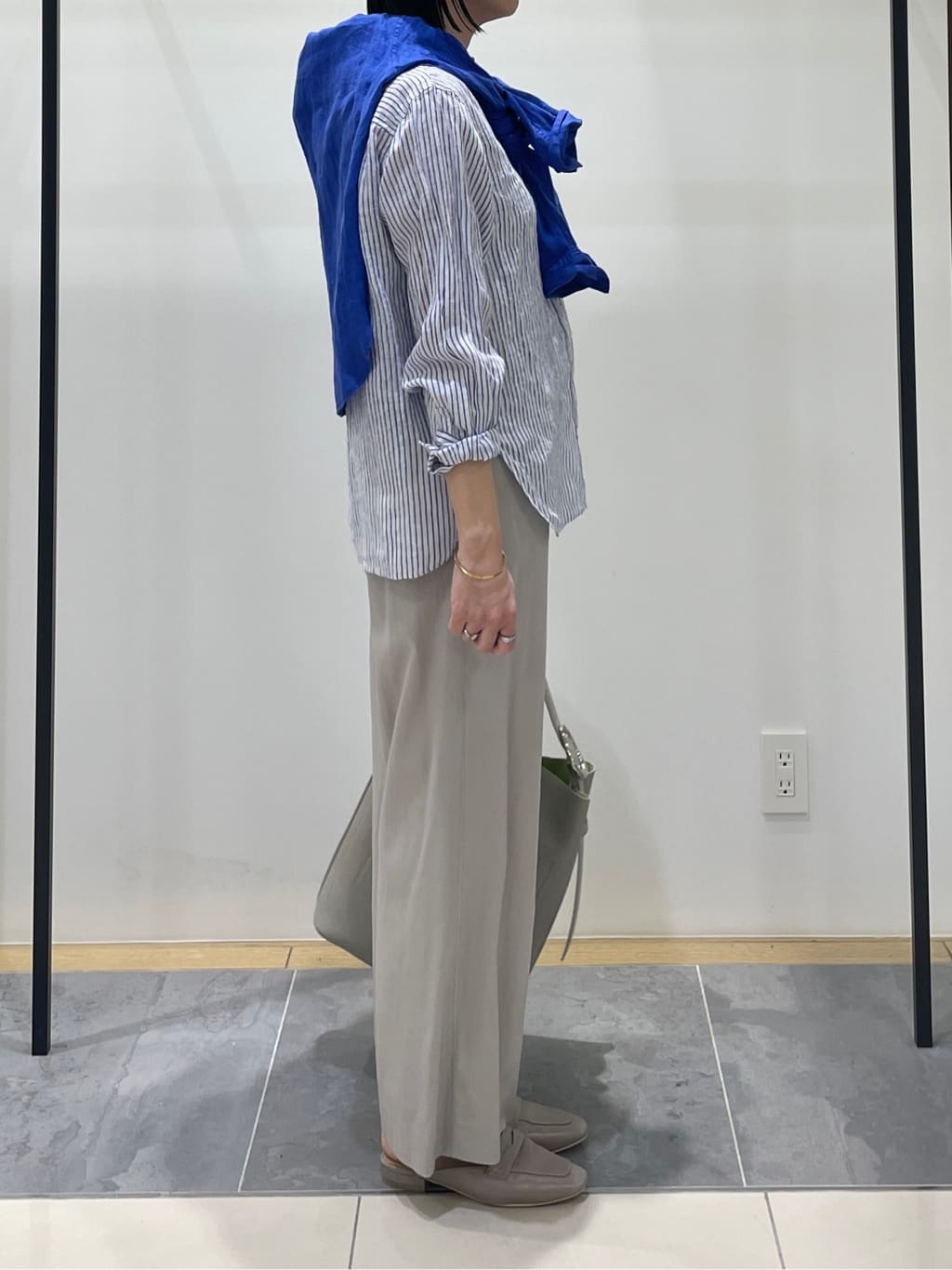 shihoさんの「INDIVI｜【接触冷感／2WAY】カシュクールリネンシャツ」を使ったコーディネート