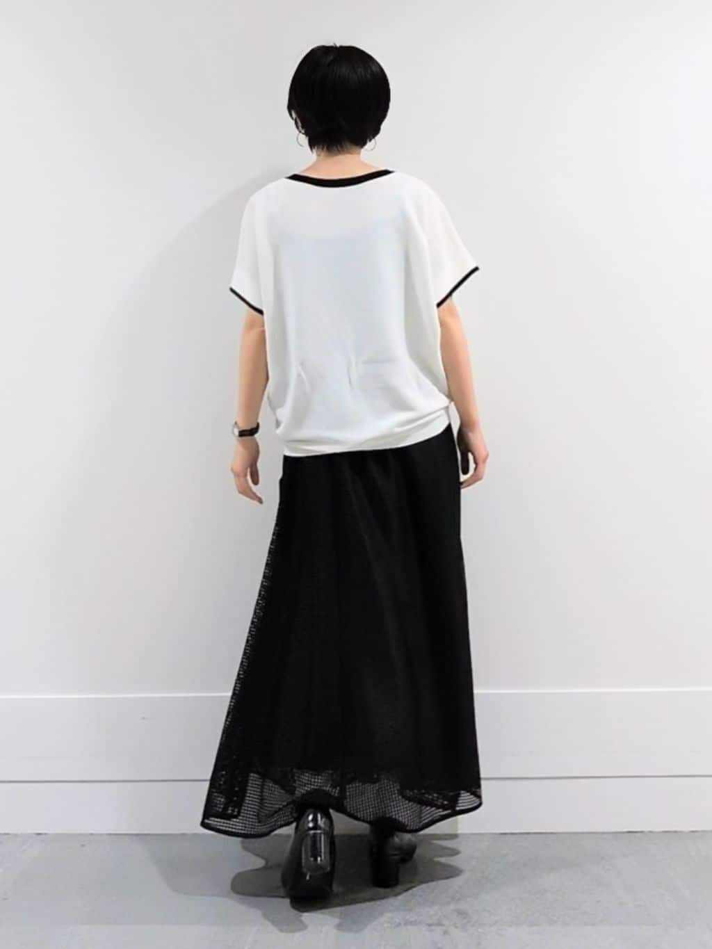 ミズタさんの「UNTITLED｜【11色展開/体型カバー】前後2WAYフレンチスリーブニット」を使ったコーディネート