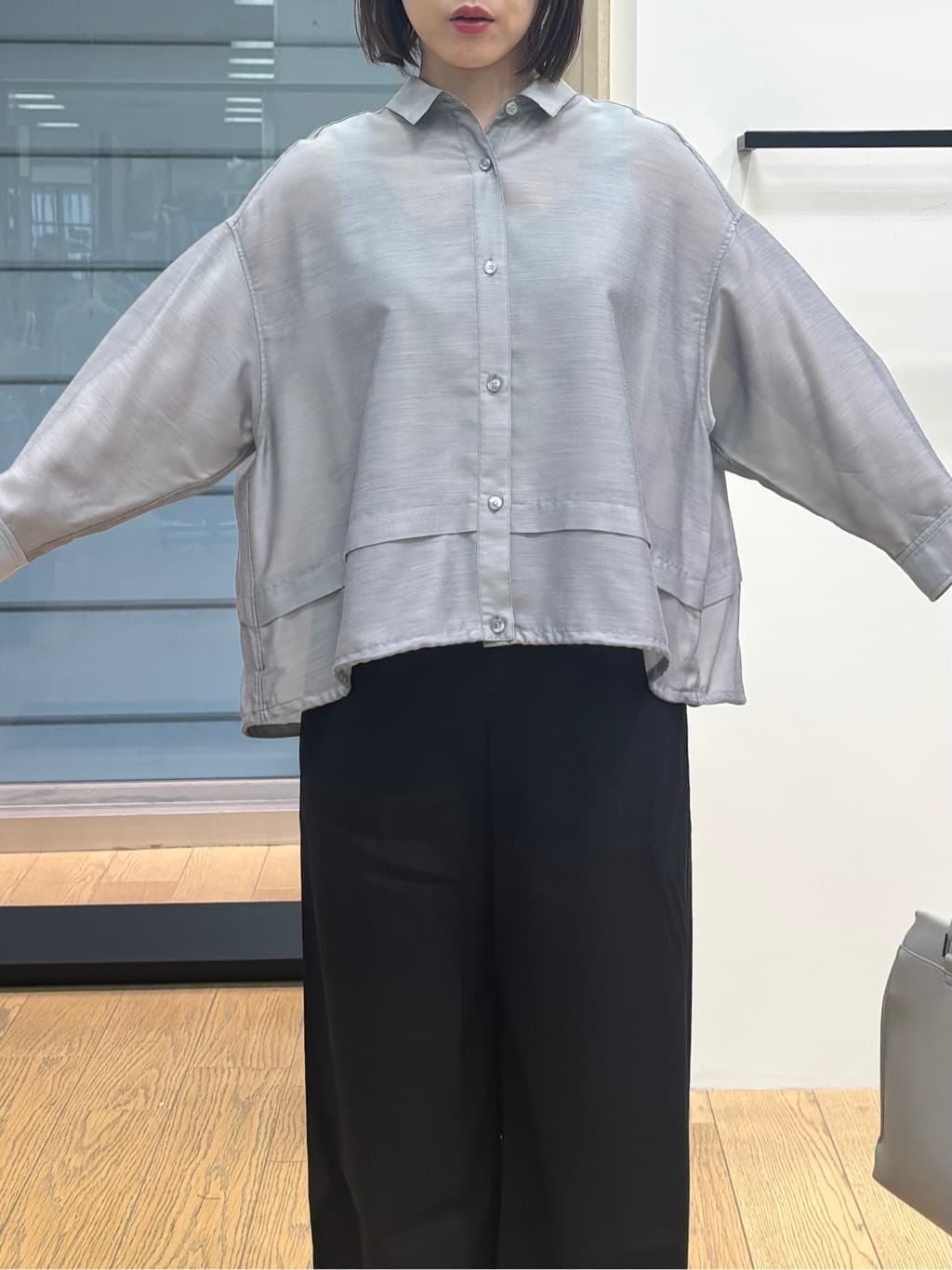 asamiさんの「INDIVI｜【接触冷感／洗える／2WAY】ドロスト付 シアーシャンブレーシャツ」を使ったコーディネート