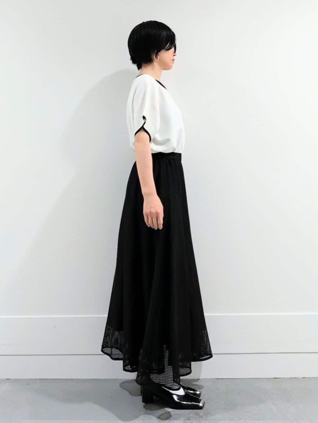 ミズタさんの「UNTITLED｜【11色展開/体型カバー】前後2WAYフレンチスリーブニット」を使ったコーディネート
