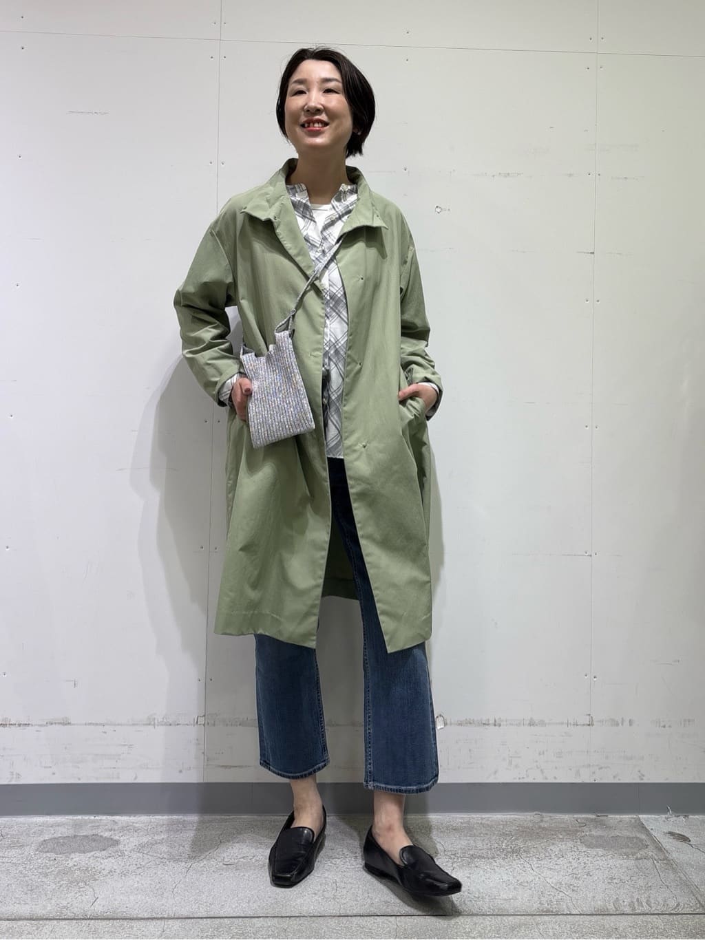 yuriさんの「INDIVI｜【撥水／軽量】ミニマル スタンドカラーコート」を使ったコーディネート