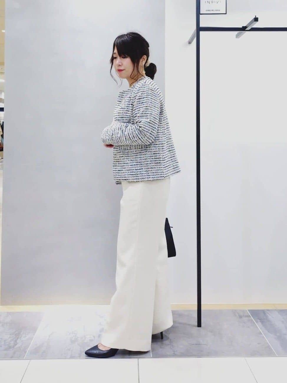 TOMOMIさんの「INDIVI｜【褒められパンツ/ウール調素材】ラメ混ワイドパンツ」を使ったコーディネート
