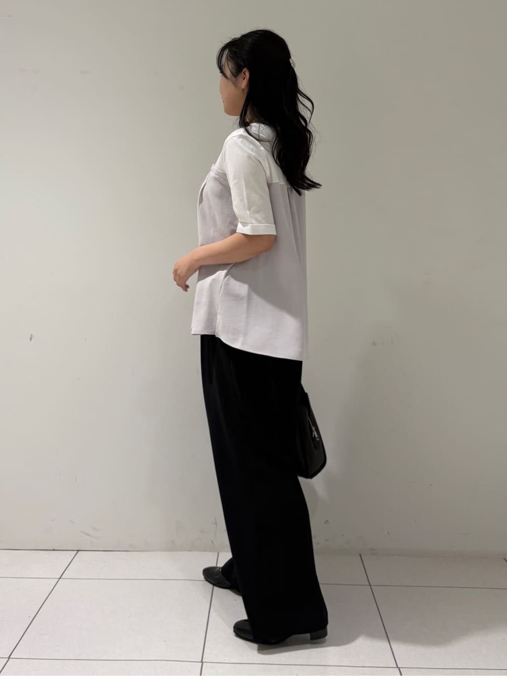 momokoさんの「INDIVI｜【着る日傘／SETUP可能】ビスチェレイヤード風トップス」を使ったコーディネート