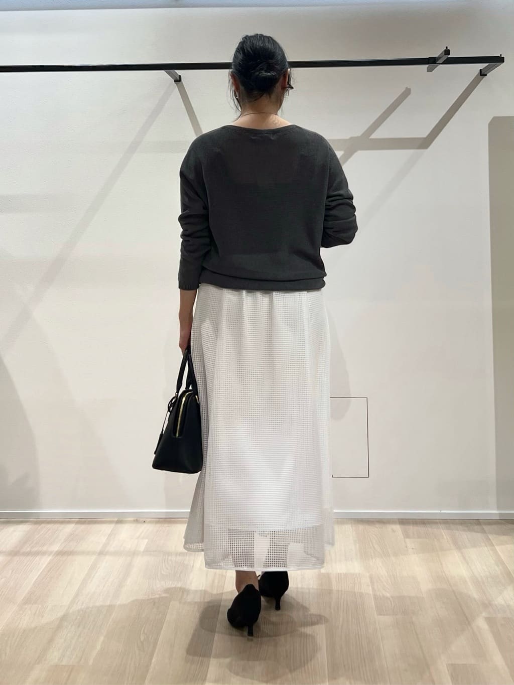 TOMOMIさんの「UNTITLED｜【古畑星夏さん着用/8色展開/程よい透け感】ドライタッチボートネックニット」を使ったコーディネート