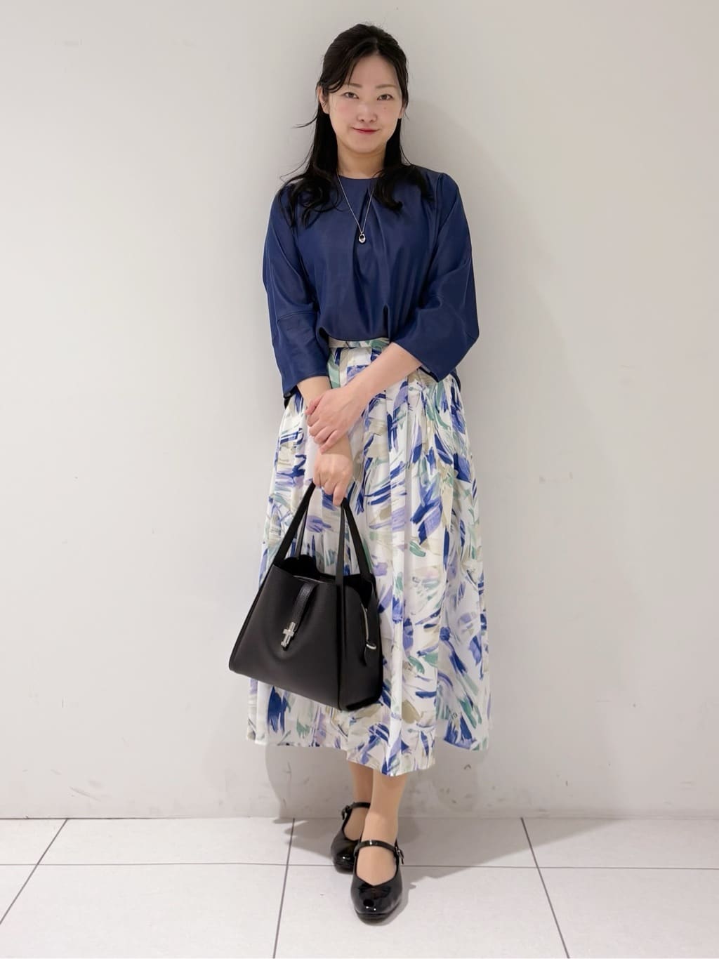 momokoさんの「INDIVI｜【洗える／UVケア／SETUP可能】デニムライク ランタン袖ブラウス」を使ったコーディネート