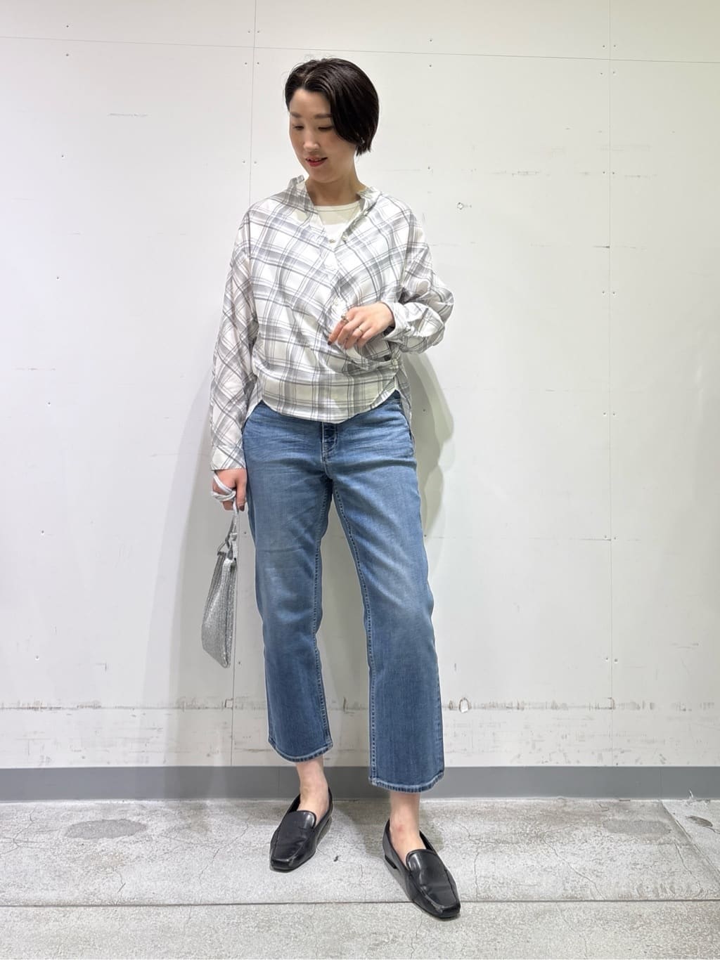 yuriさんの「INDIVI｜【撥水／軽量】ミニマル スタンドカラーコート」を使ったコーディネート