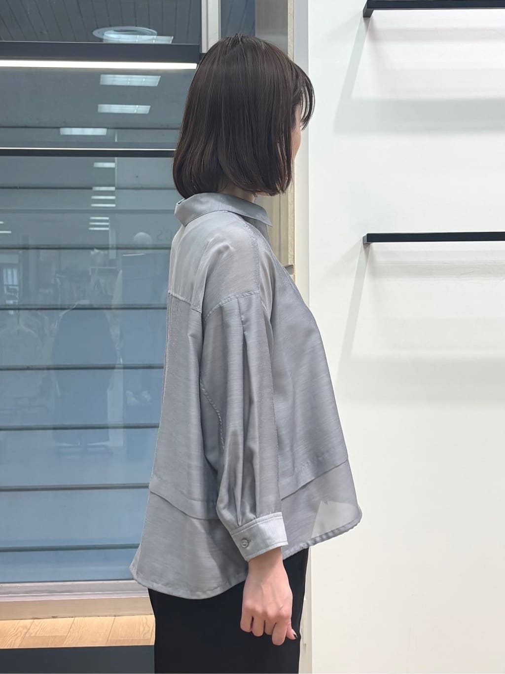 asamiさんの「INDIVI｜【接触冷感／洗える／2WAY】ドロスト付 シアーシャンブレーシャツ」を使ったコーディネート