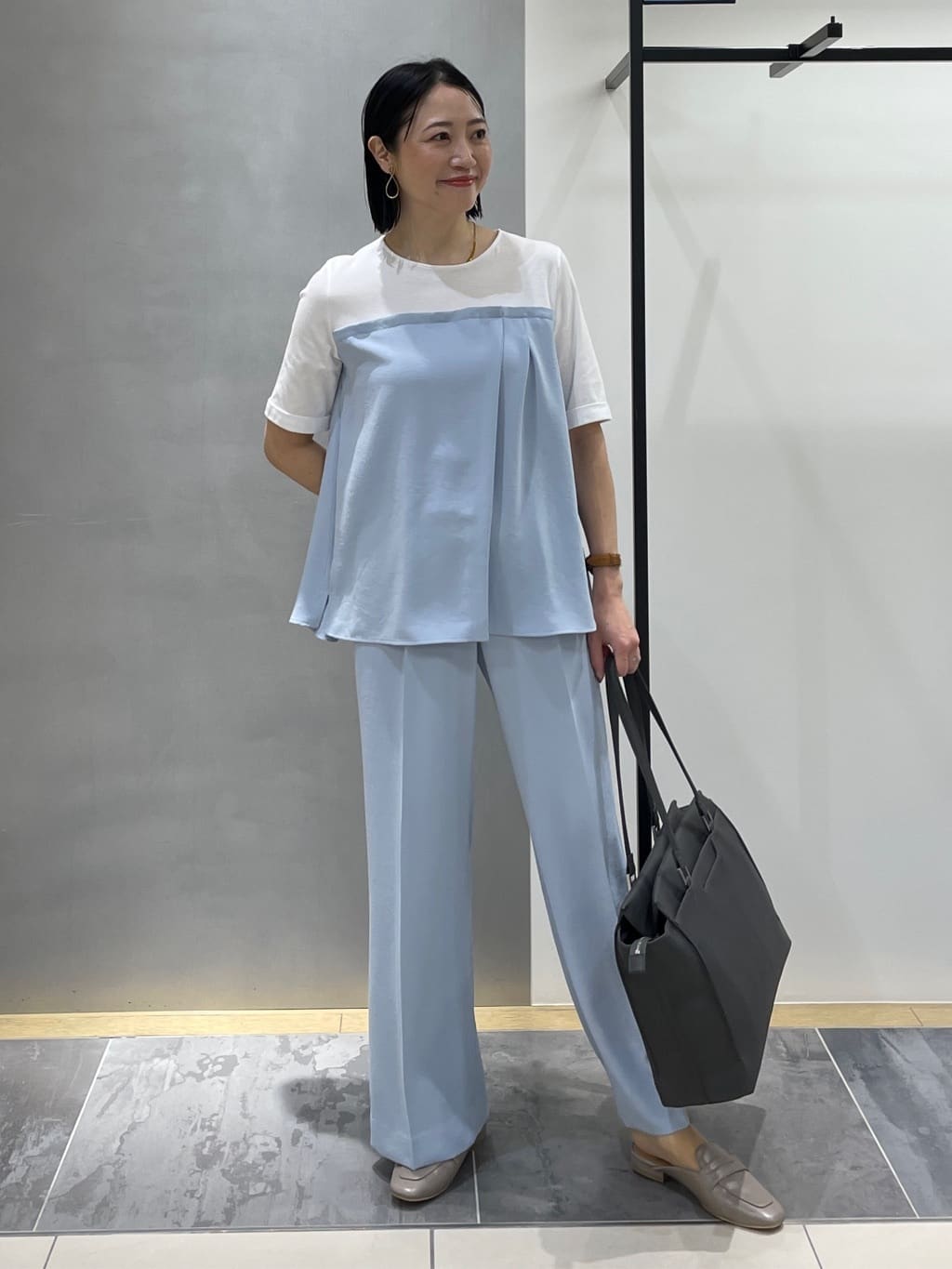 shihoさんの「INDIVI｜【着る日傘／SETUP可能】ビスチェレイヤード風トップス」を使ったコーディネート