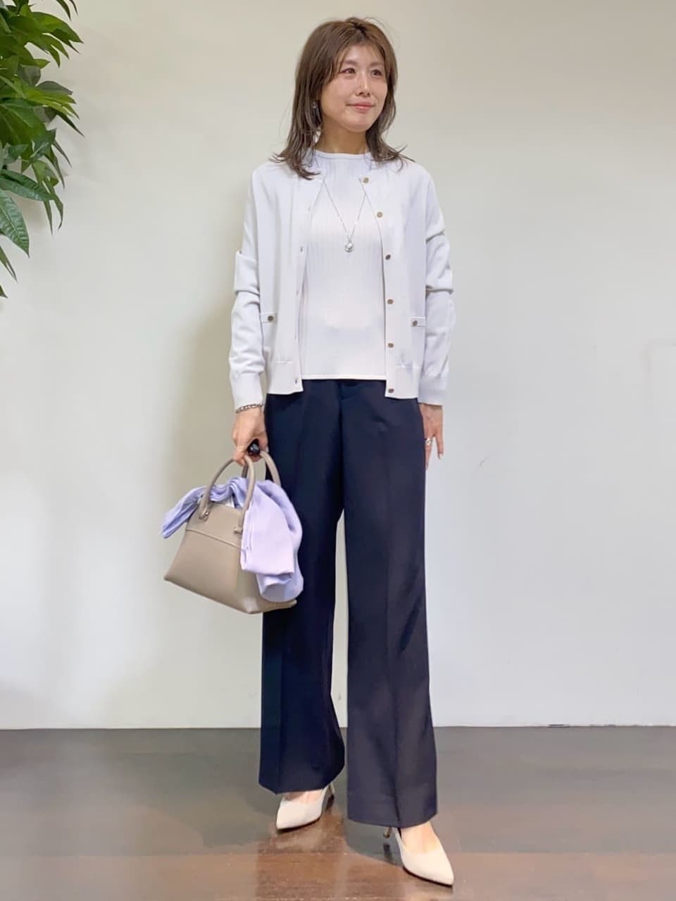 tomoさんの「UNTITLED｜【アンサンブル可/洗える】クルーネックニットカーディガン」を使ったコーディネート