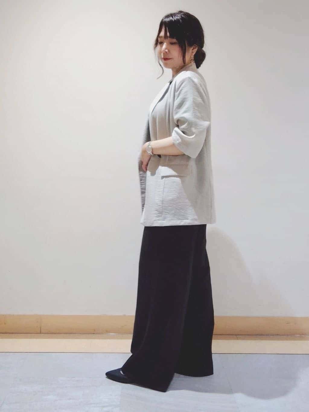 TOMOMIさんの「INDIVI｜【着心地◎！】タックワイドパンツ」を使ったコーディネート