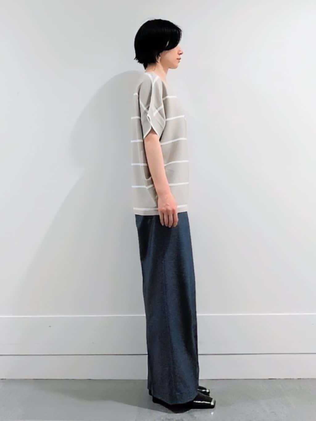 ミズタさんの「UNTITLED｜【11色展開/体型カバー】前後2WAYフレンチスリーブニット」を使ったコーディネート