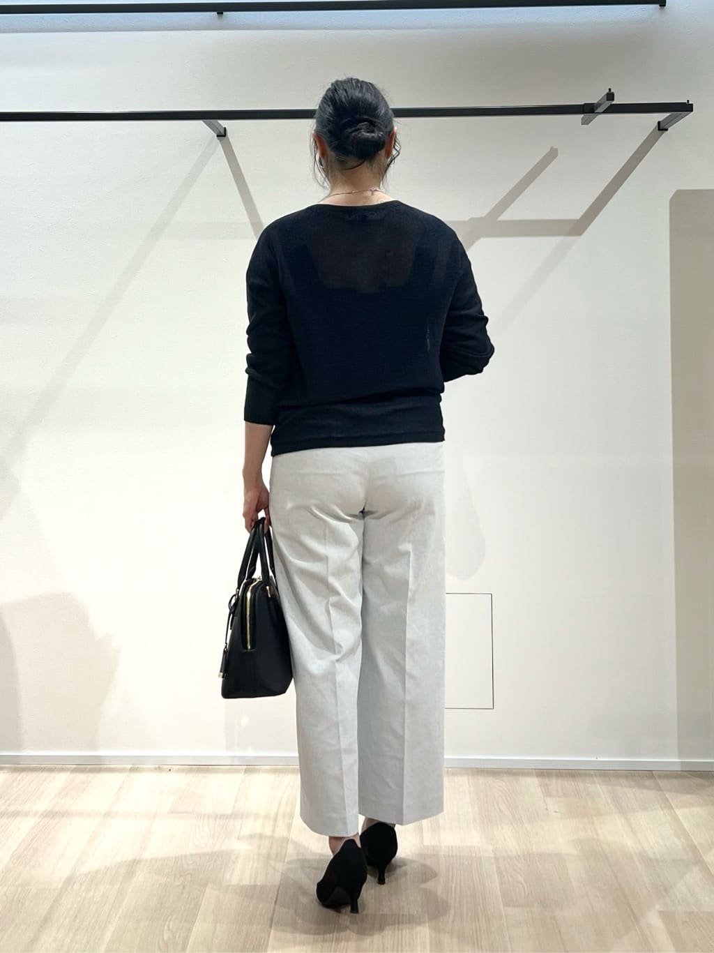 TOMOMIさんの「UNTITLED｜【古畑星夏さん着用/8色展開/程よい透け感】ドライタッチボートネックニット」を使ったコーディネート