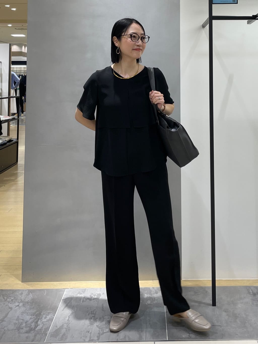 shihoさんの「INDIVI｜【着る日傘】シフォンドッキングブラウス」を使ったコーディネート
