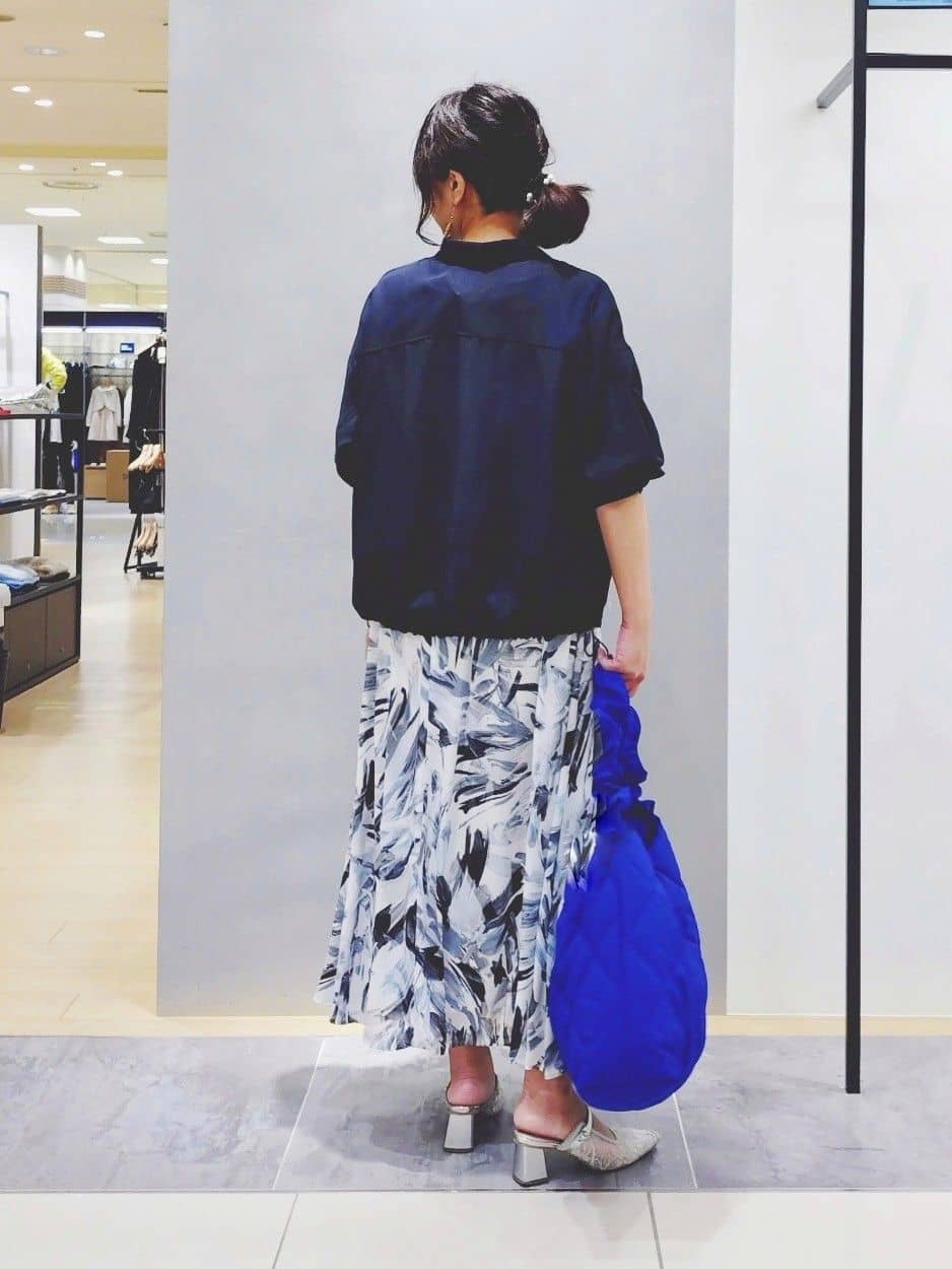 TOMOMIさんの「INDIVI｜【洗える】リーフ柄タックフレアスカート」を使ったコーディネート