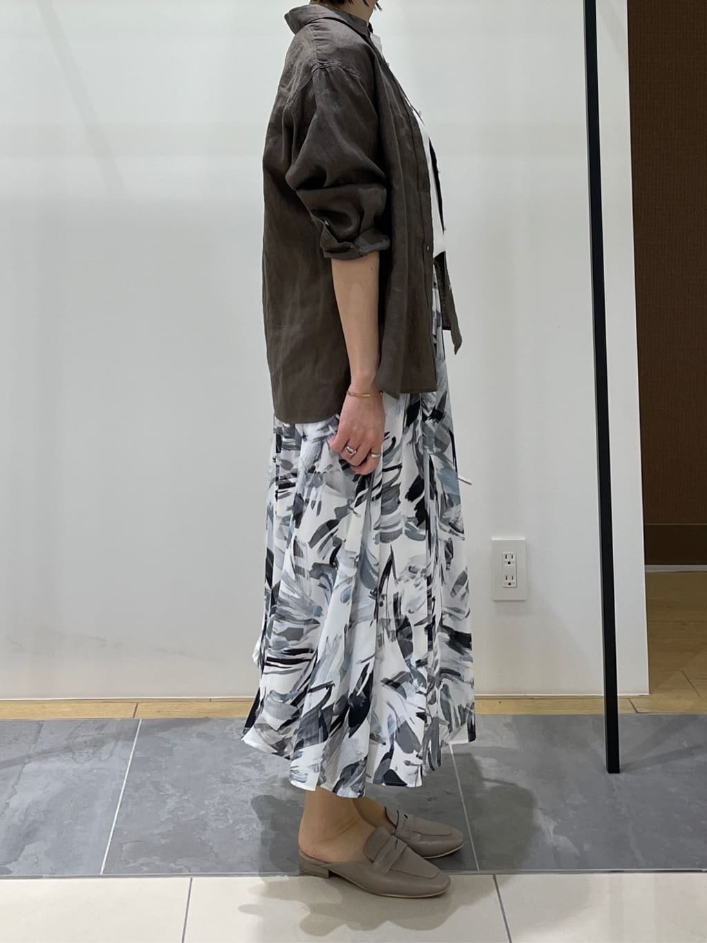 shihoさんの「INDIVI｜【UVケア／選べるグラフィック】スムースジャージTシャツ」を使ったコーディネート