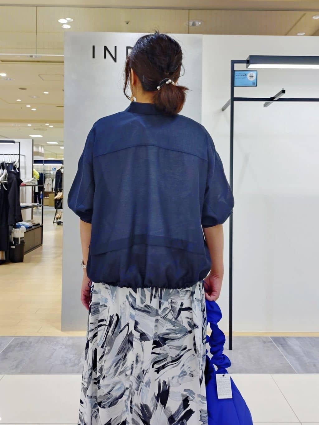 TOMOMIさんの「INDIVI｜【洗える】リーフ柄タックフレアスカート」を使ったコーディネート
