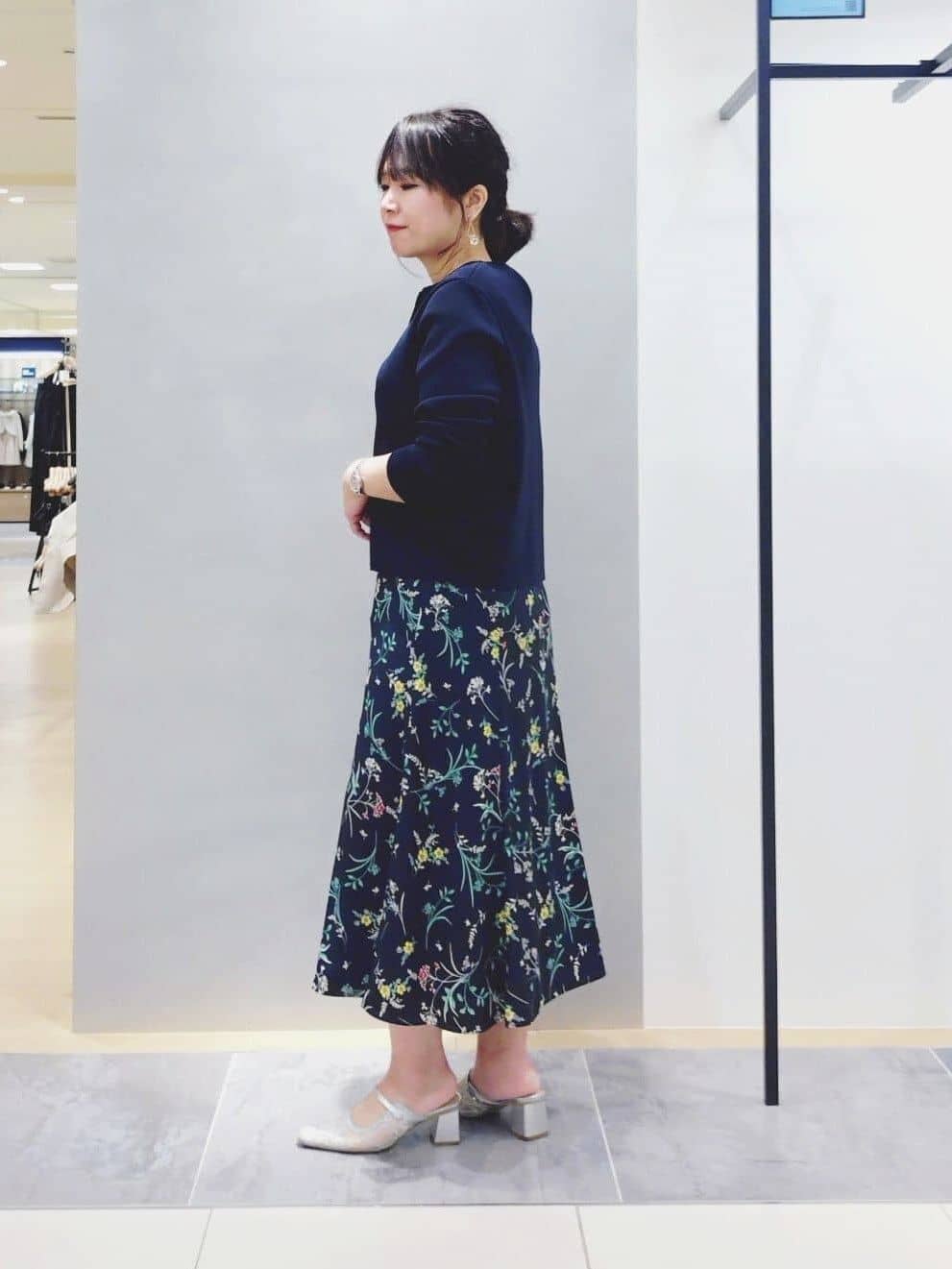 TOMOMIさんの「INDIVI｜【撥水／UVケア／2WAY】超軽量ライナー付ライトトレンチコート」を使ったコーディネート