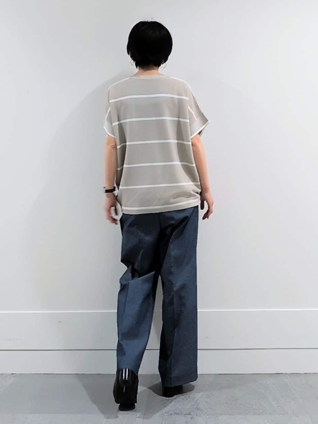 ミズタさんの「UNTITLED｜【11色展開/体型カバー】前後2WAYフレンチスリーブニット」を使ったコーディネート