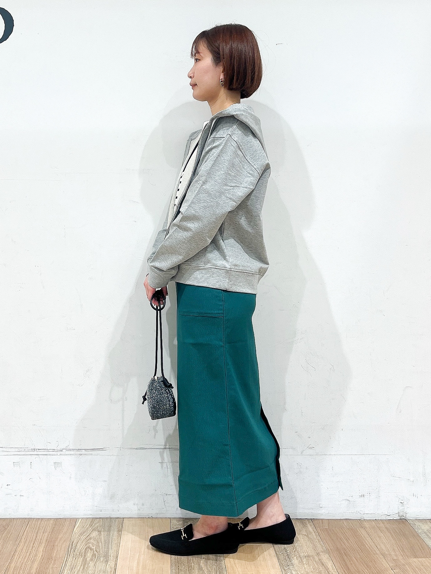 山さんさんの「grove｜軽やかに羽織れてシーズンレスに活躍！　大人のジップパーカー」を使ったコーディネート