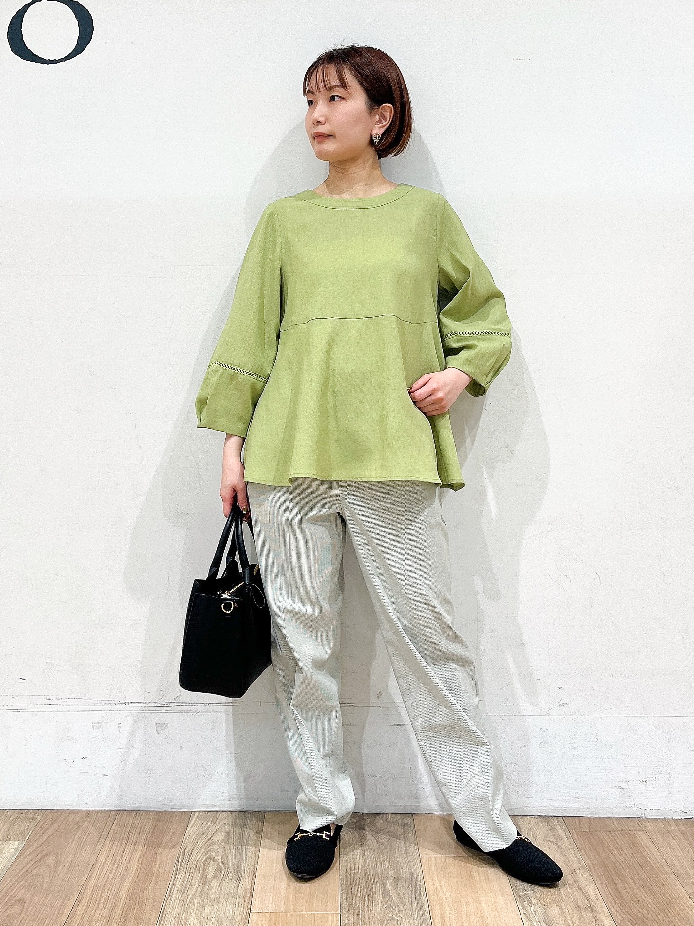 山さんさんの「grove｜【UVカット・体型カバーも叶う】麻調メッシュランタンスリーブブラウス」を使ったコーディネート