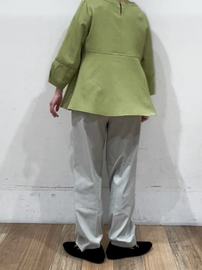 山さんさんの「grove｜【UVカット・体型カバーも叶う】麻調メッシュランタンスリーブブラウス」を使ったコーディネート