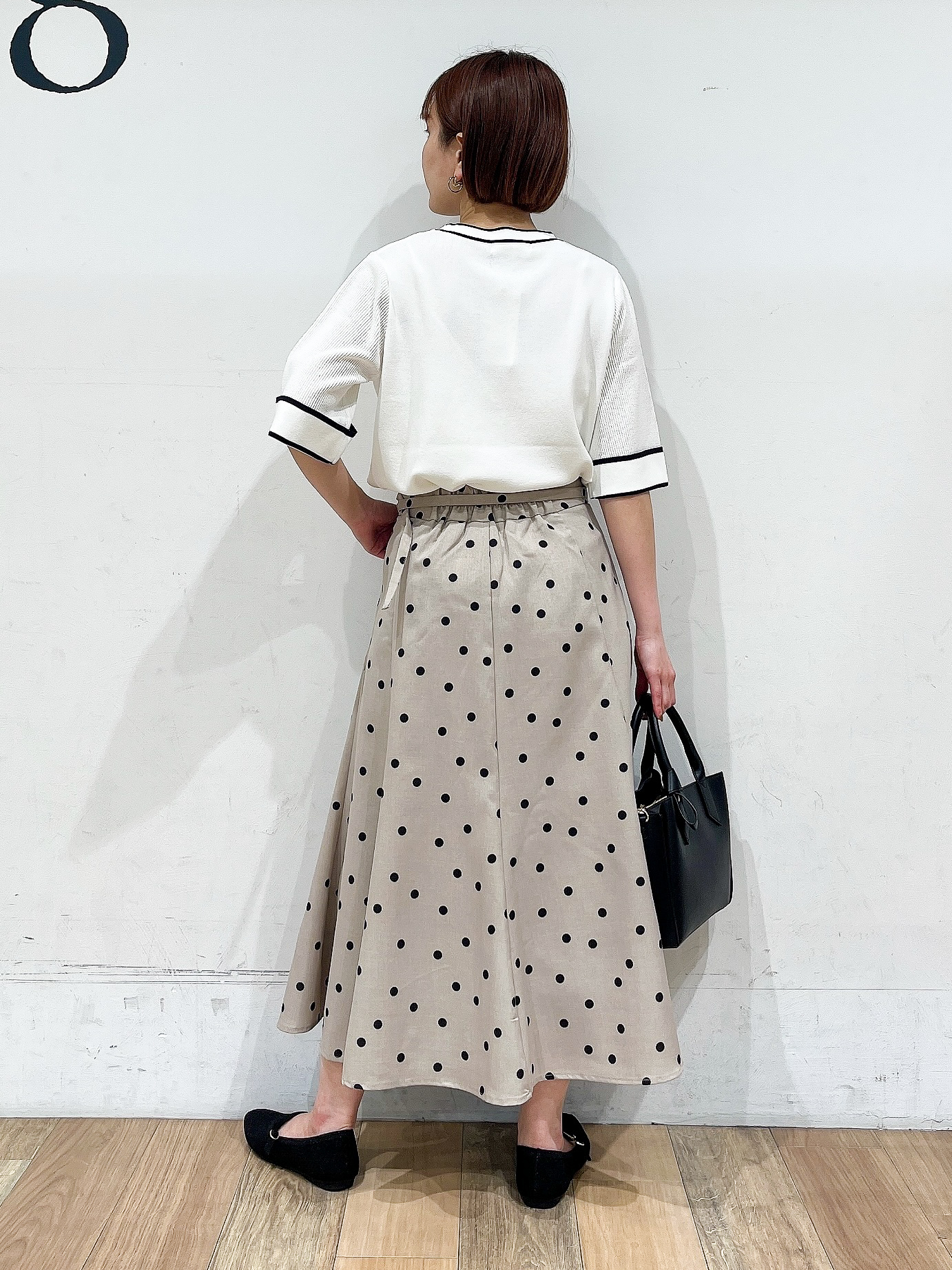 山さんさんの「grove｜【シリーズ累計36万枚/名品ニット】やわらかドライタッチ 袖メッシュ編みニット」を使ったコーディネート