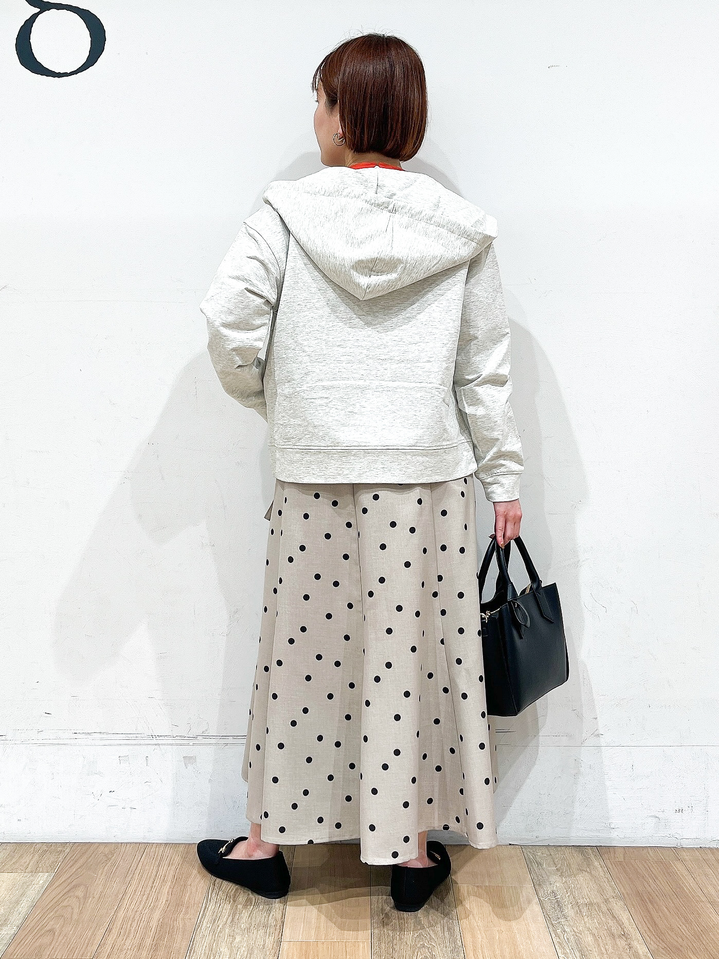 山さんさんの「grove｜軽やかに羽織れてシーズンレスに活躍！　大人のジップパーカー」を使ったコーディネート