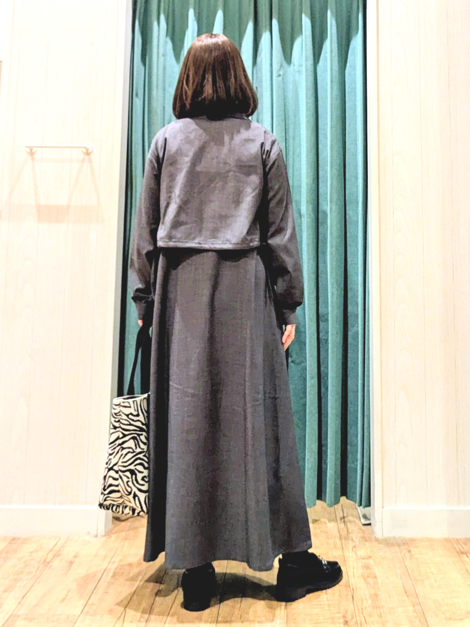 ゆーさんさんの「SHOO･LA･RUE｜【2点セット/S-LL】おとなの抜け感 ショート丈シャツ＋キャミワンピース」を使ったコーディネート