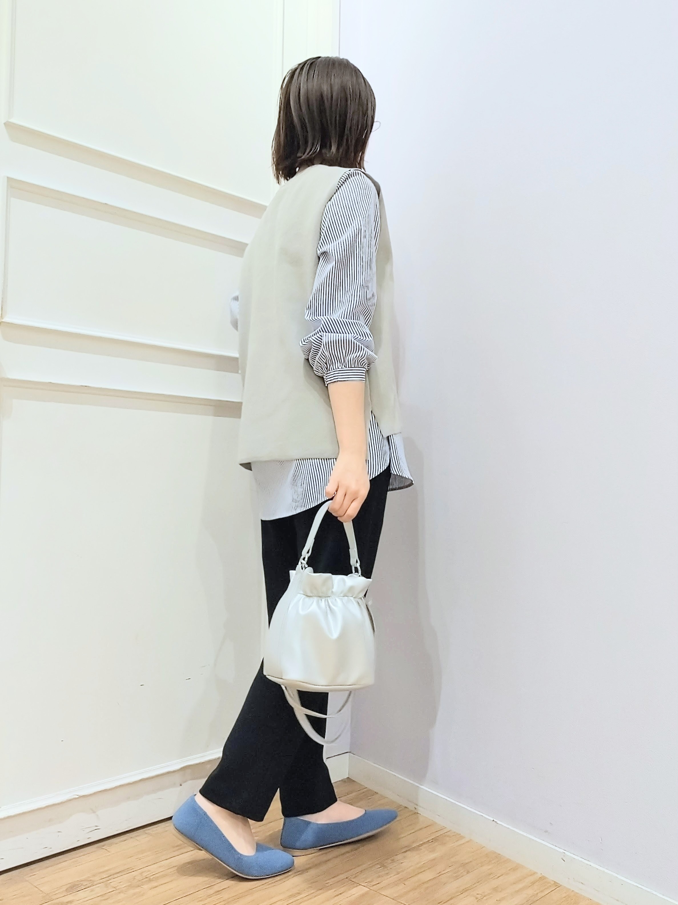 miomioさんの「SHOO･LA･RUE｜【洗濯機可/2点セット/S-LL】着回し自在 きれい見え ニットベスト＋ブラウス」を使ったコーディネート