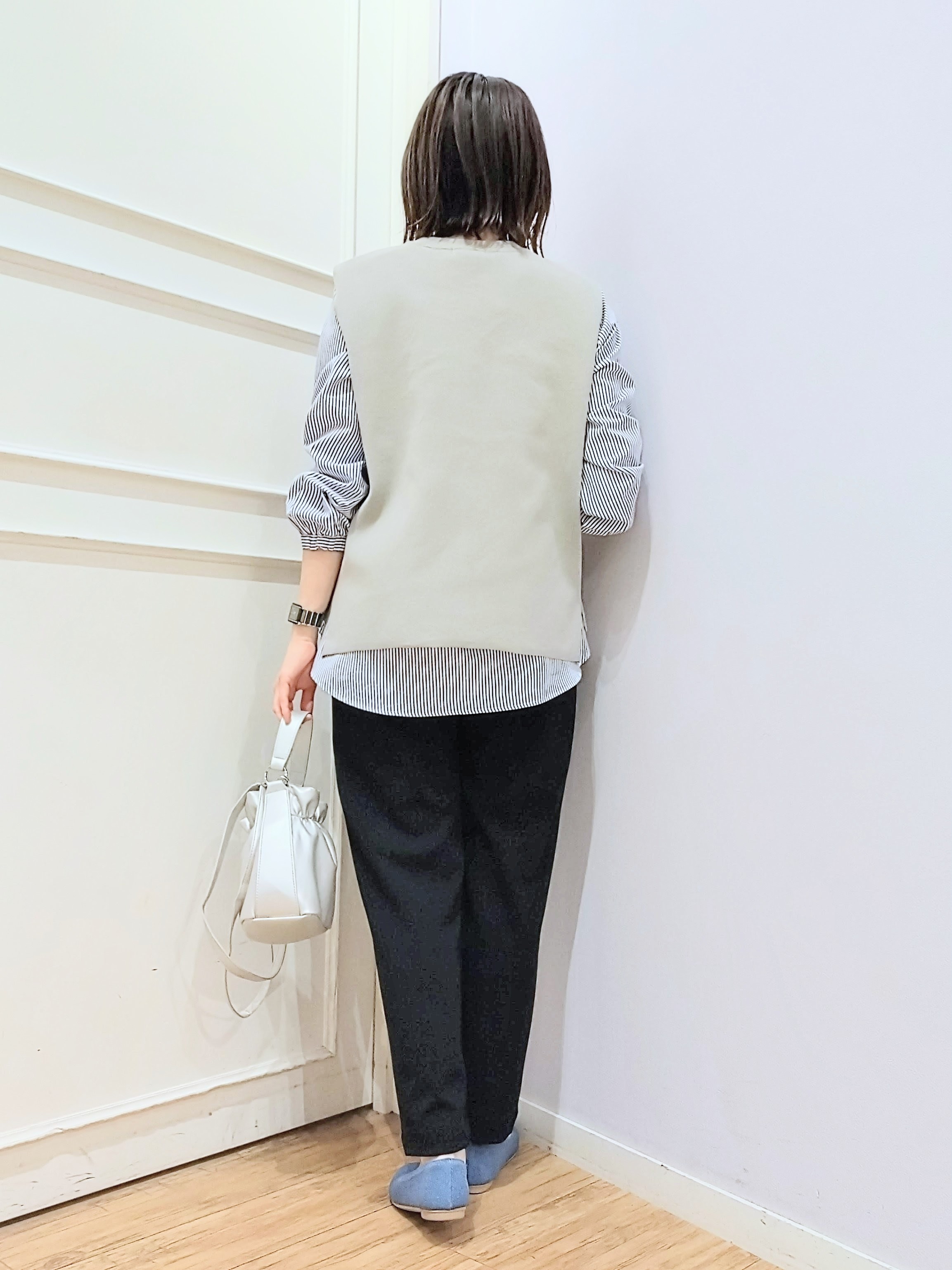 miomioさんの「SHOO･LA･RUE｜【洗濯機可/2点セット/S-LL】着回し自在 きれい見え ニットベスト＋ブラウス」を使ったコーディネート