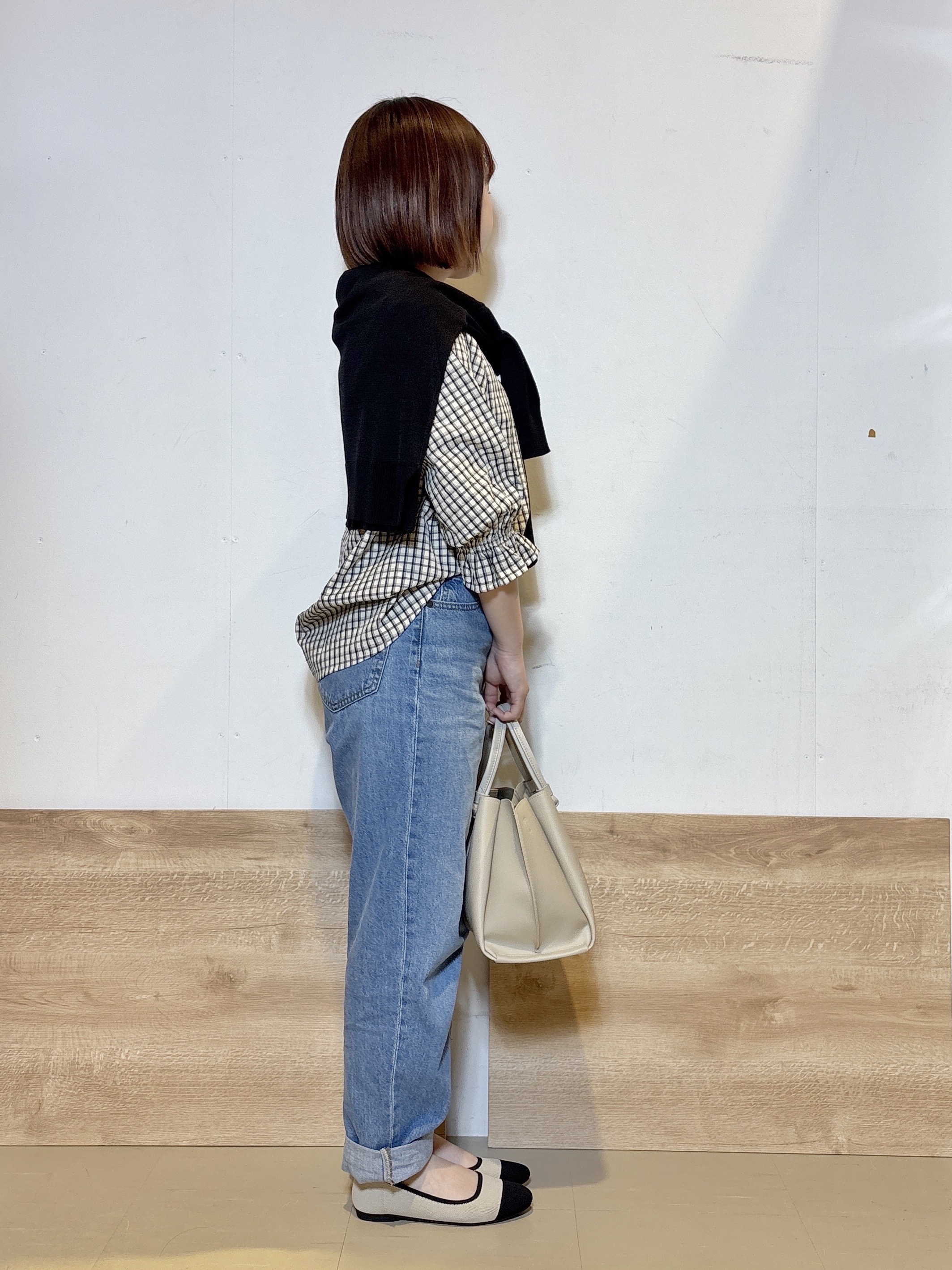 るねさんの「SHOO･LA･RUE｜【洗濯機可/ひんやり/UV】さらっとしたタッチが心地よい ショート丈 Vネックカーディガン」を使ったコーディネート