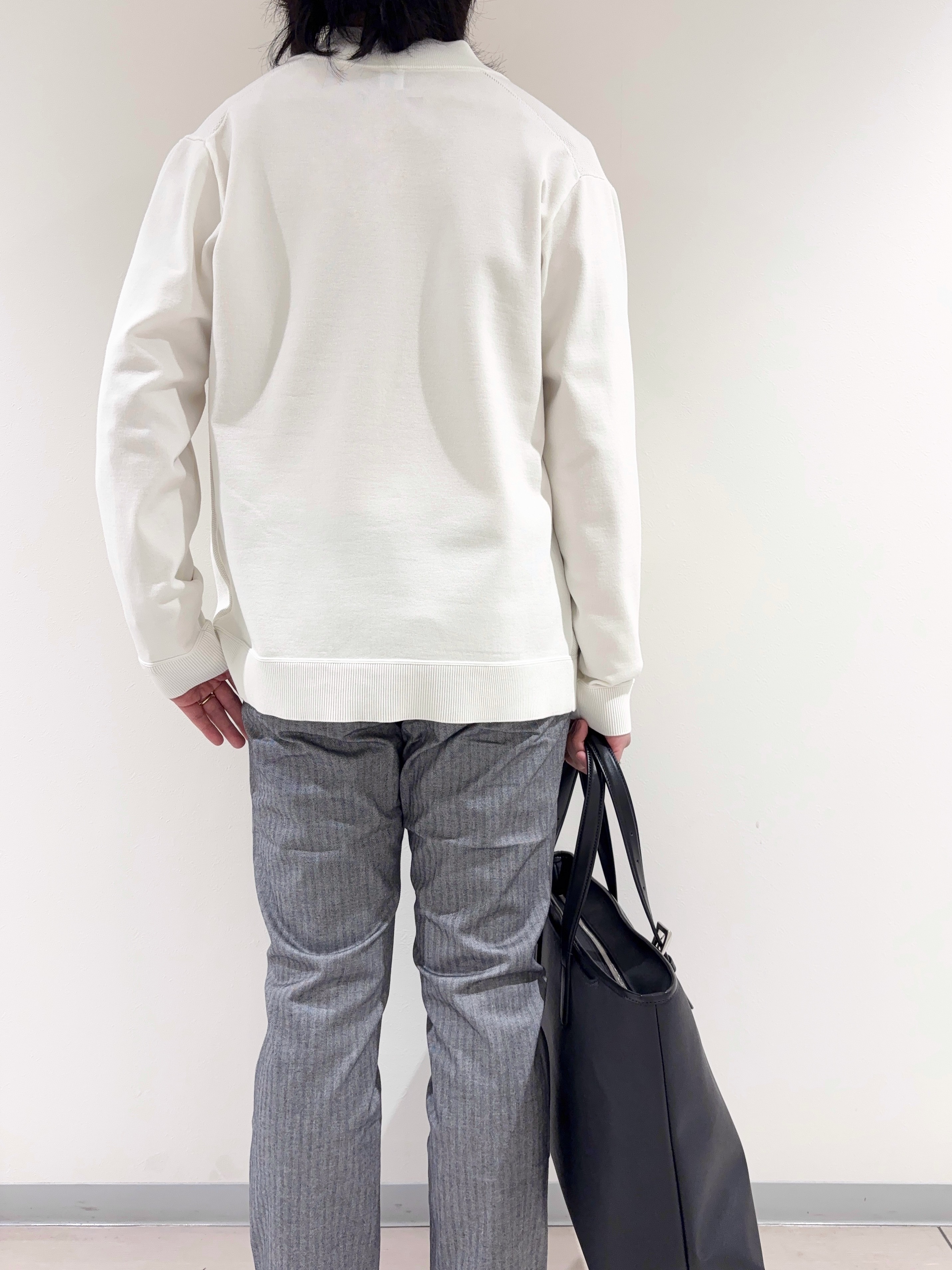 及川さんの「TAKEO KIKUCHI｜ジップアップ 鹿の子 ニット」を使ったコーディネート