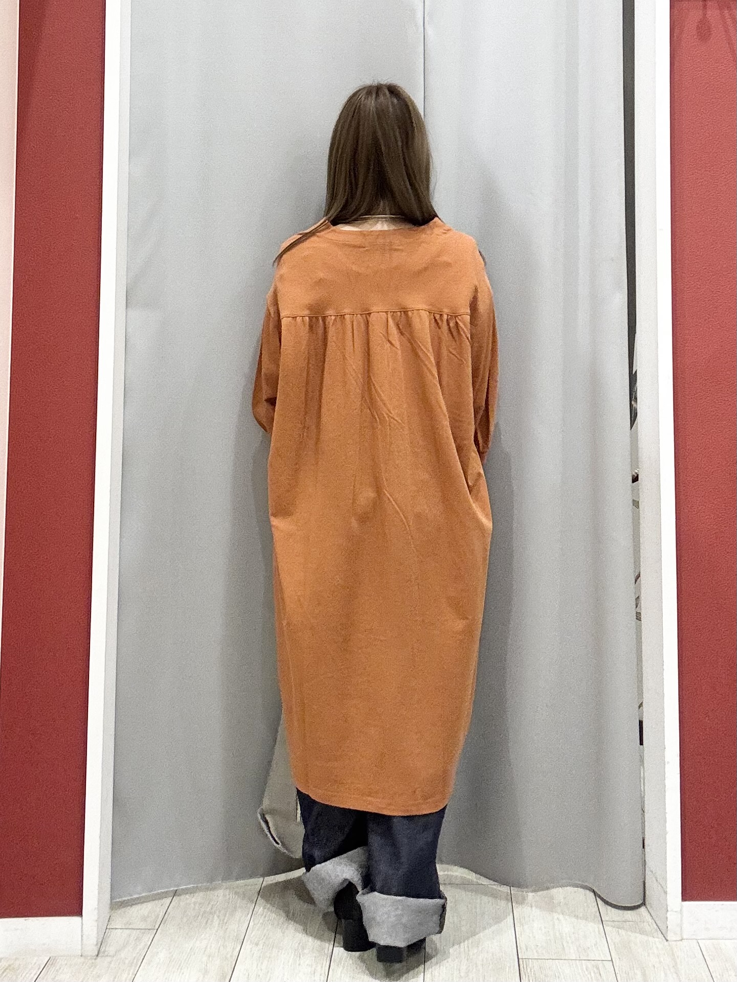 shioさんの「SHOO･LA･RUE｜【洗濯機可/S-LL】1枚でも羽織でも キーネックシャツワンピース」を使ったコーディネート