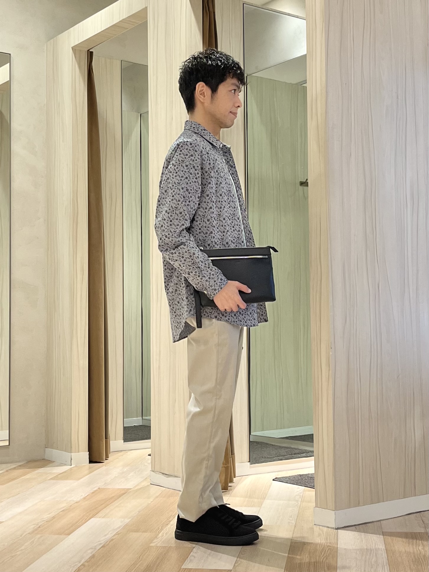 URAさんの「TAKEO KIKUCHI｜播州 ドビーストライプ フラワーシャツ」を使ったコーディネート