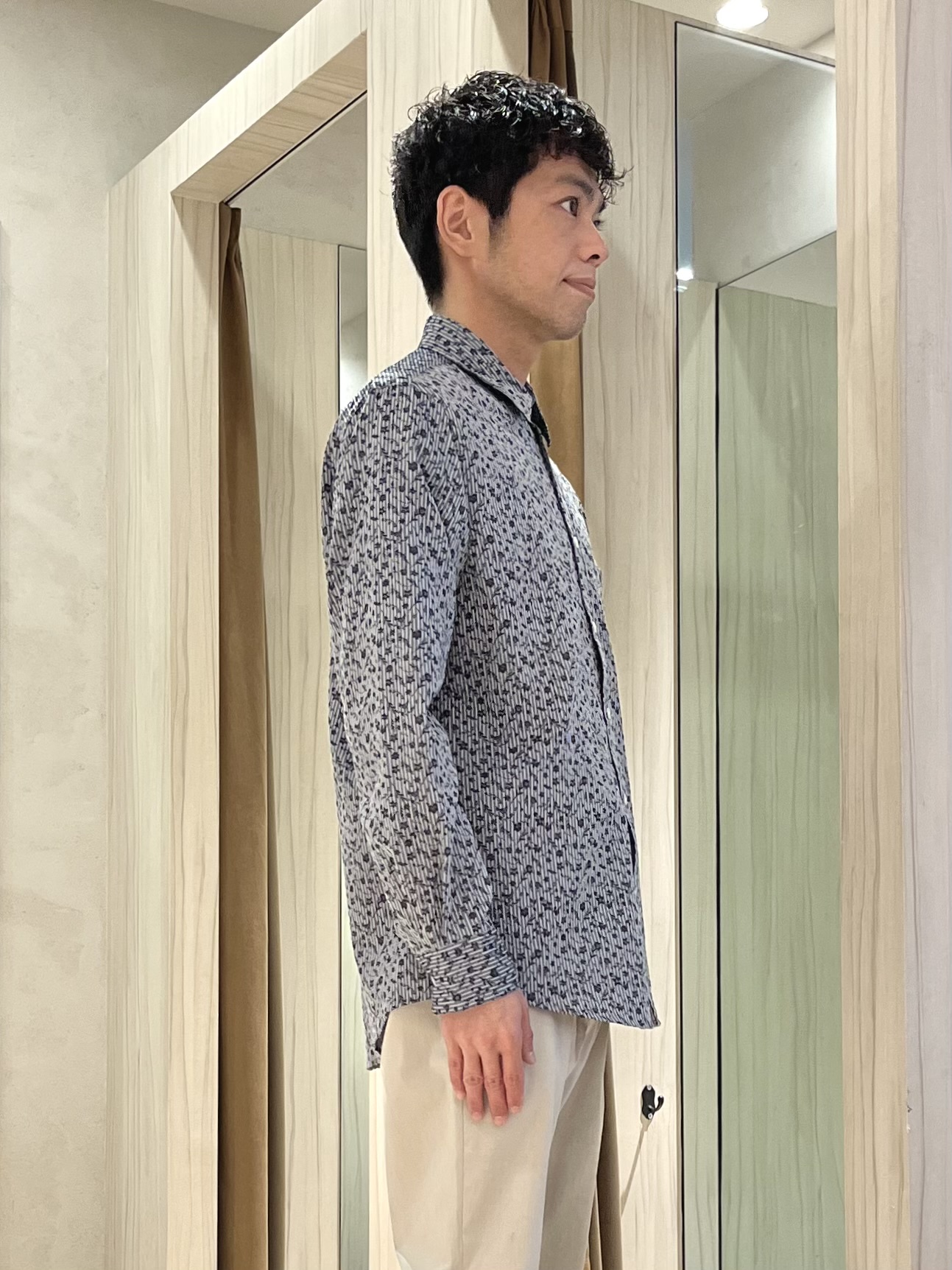 URAさんの「TAKEO KIKUCHI｜播州 ドビーストライプ フラワーシャツ」を使ったコーディネート