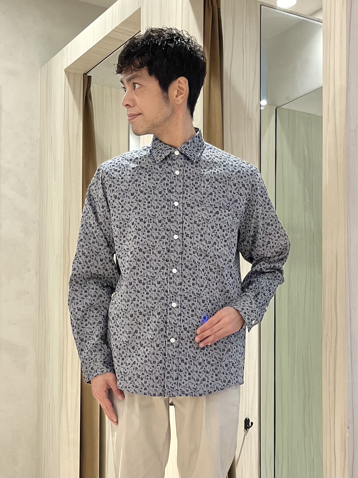 URAさんの「TAKEO KIKUCHI｜播州 ドビーストライプ フラワーシャツ」を使ったコーディネート