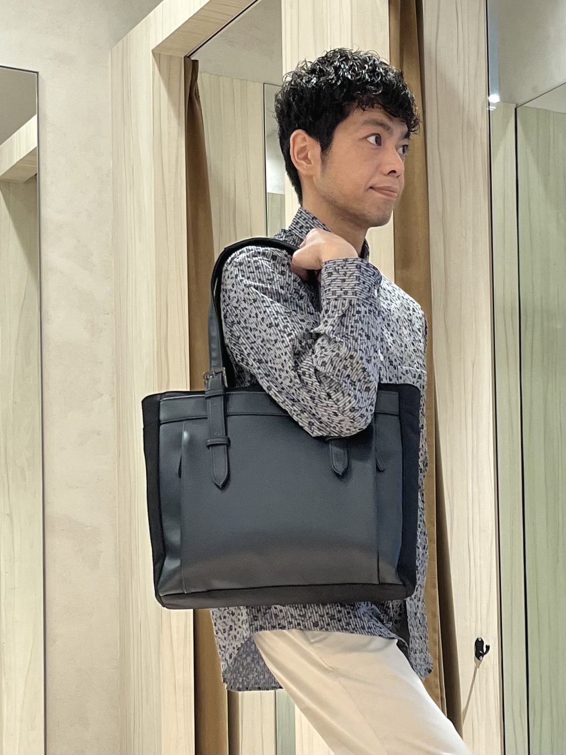 URAさんの「TAKEO KIKUCHI｜播州 ドビーストライプ フラワーシャツ」を使ったコーディネート