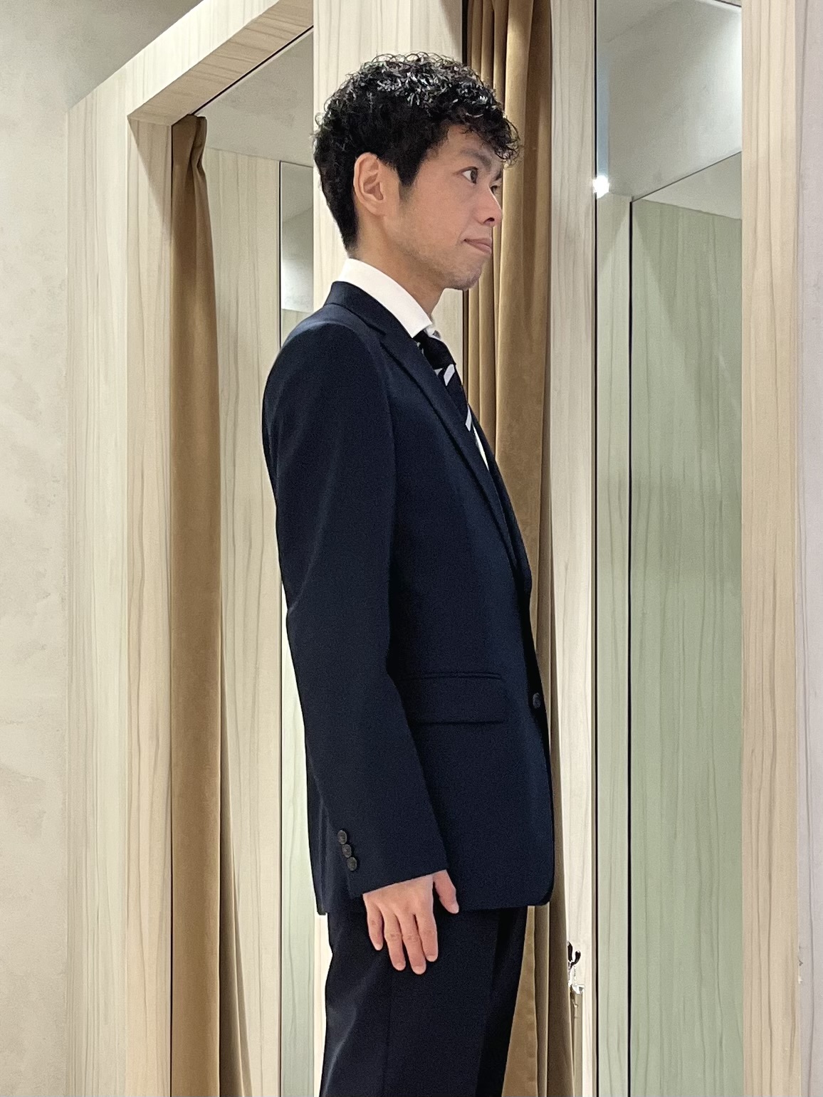 URAさんの「TAKEO KIKUCHI｜【Begin掲載】コーデュラ（R）トロピカル ストレッチ スーツ」を使ったコーディネート