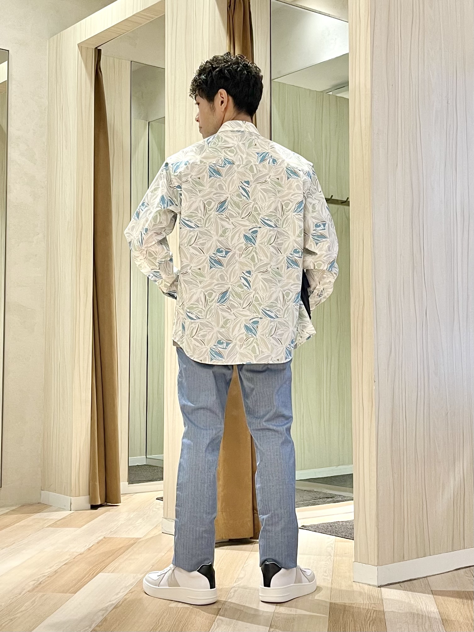 URAさんの「TAKEO KIKUCHI｜カカオ柄プリントシャツ」を使ったコーディネート