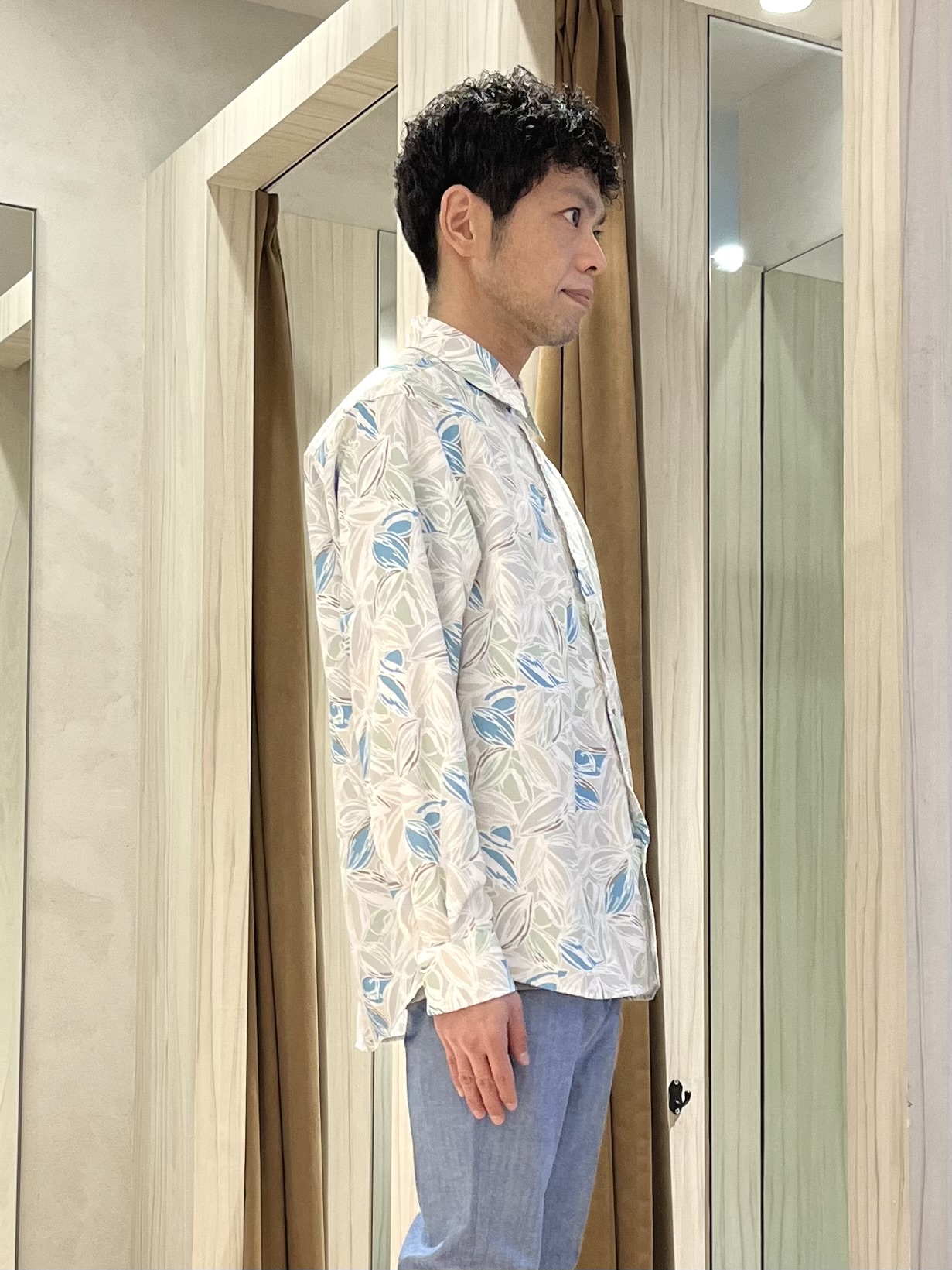 URAさんの「TAKEO KIKUCHI｜カカオ柄プリントシャツ」を使ったコーディネート