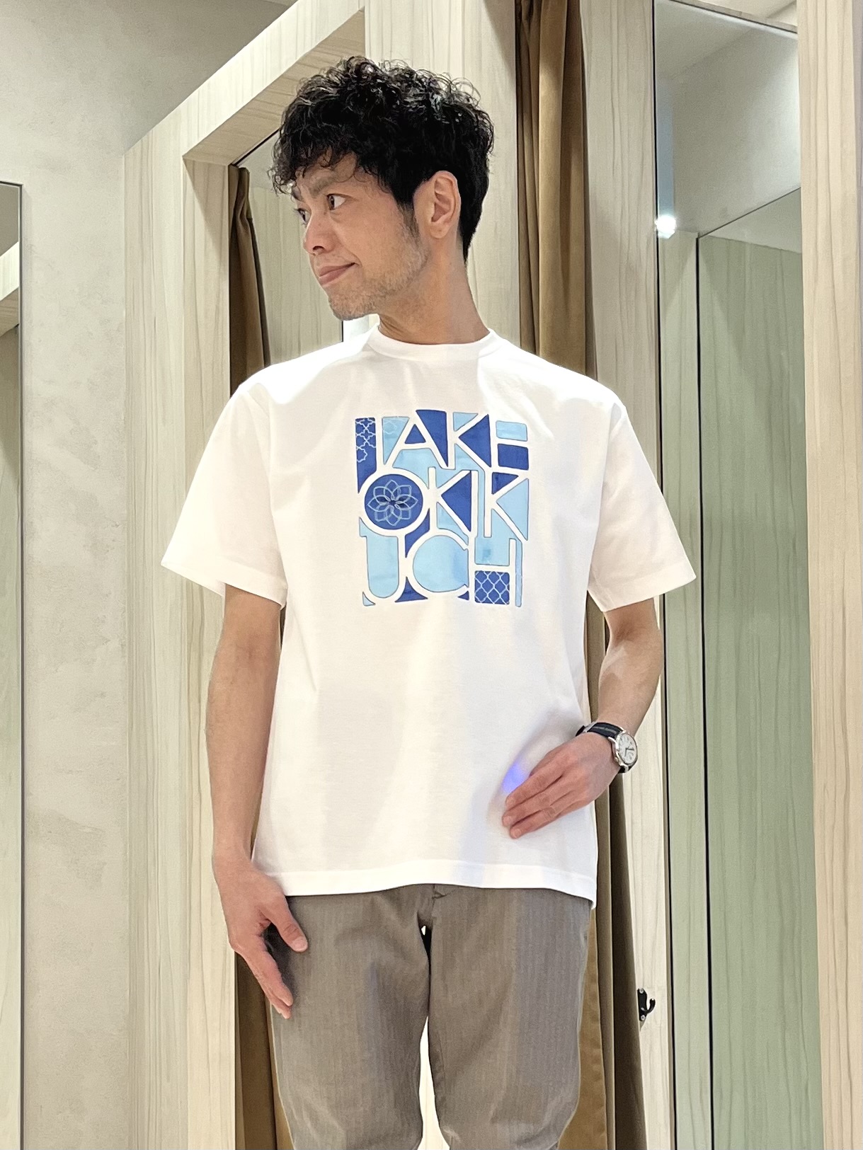 URAさんの「TAKEO KIKUCHI｜【BOWLER HAT LABEL】Tエンブレム デニムシャツ」を使ったコーディネート