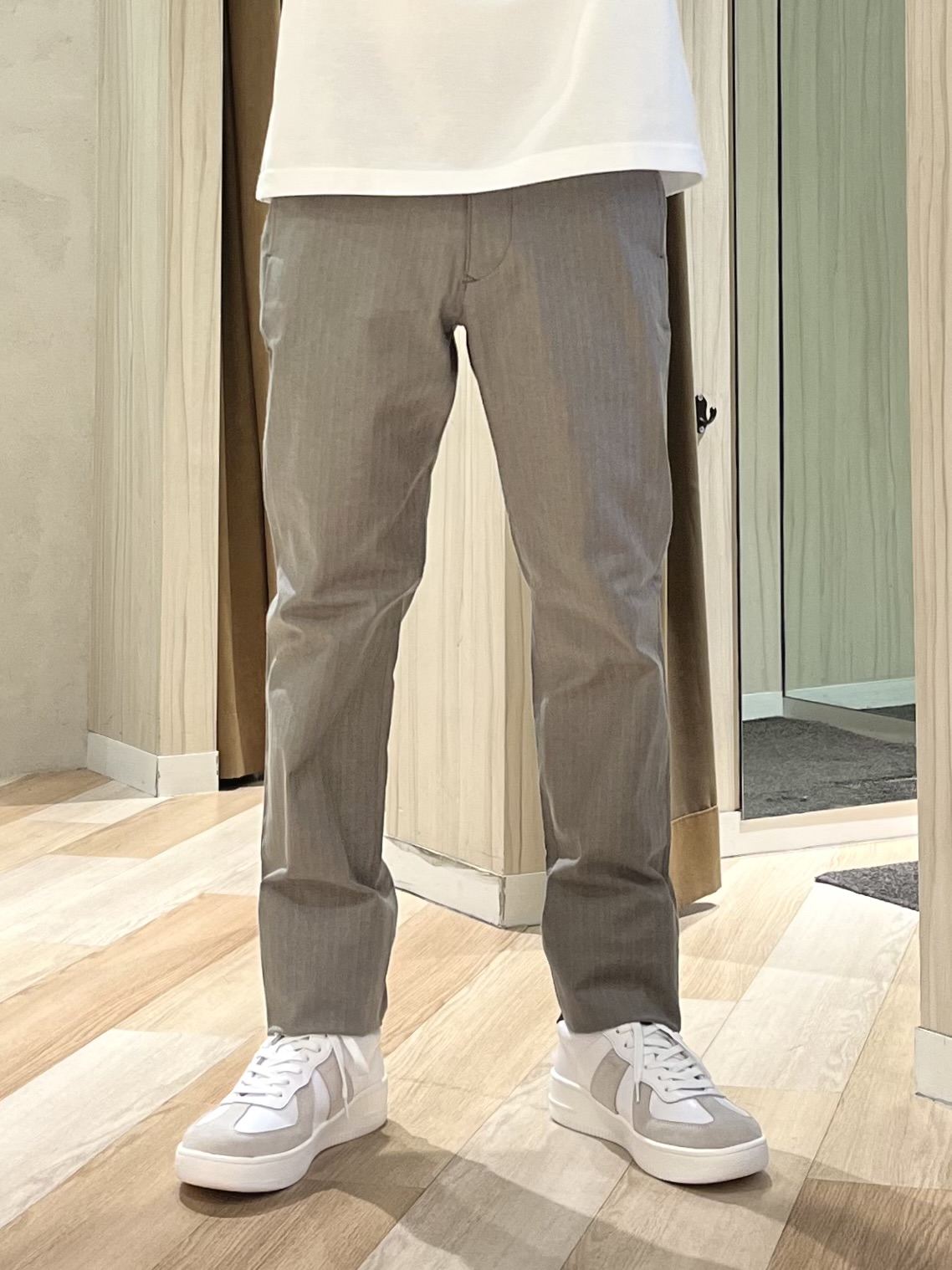 URAさんの「TAKEO KIKUCHI｜【BOWLER HAT LABEL】Tエンブレム デニムシャツ」を使ったコーディネート